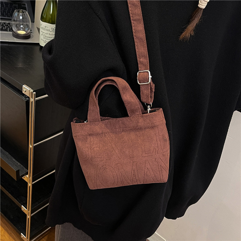 New Retro Suede Crossbody Bag  - Embroidery Texture のレビューと価格