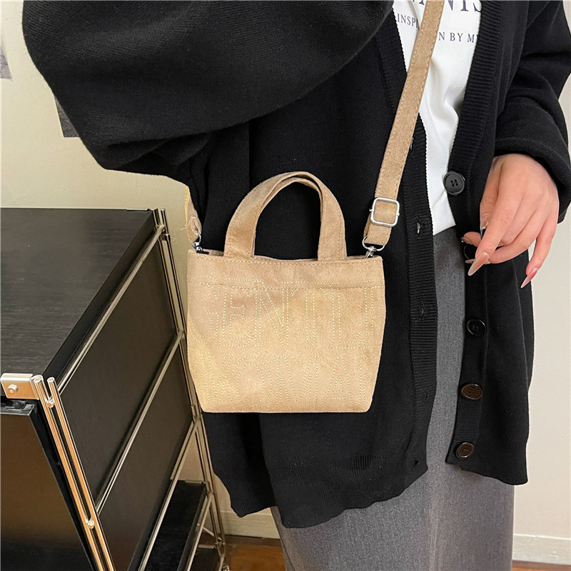 New Retro Suede Crossbody Bag  - Embroidery Texture のレビューと価格