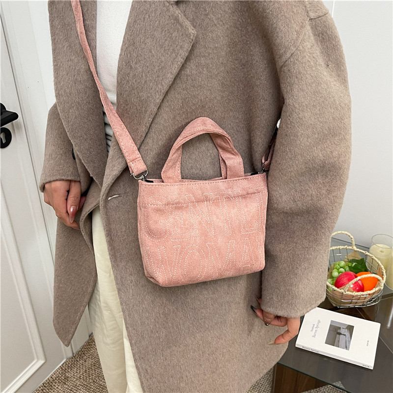 New Retro Suede Crossbody Bag  - Embroidery Texture のレビューと価格