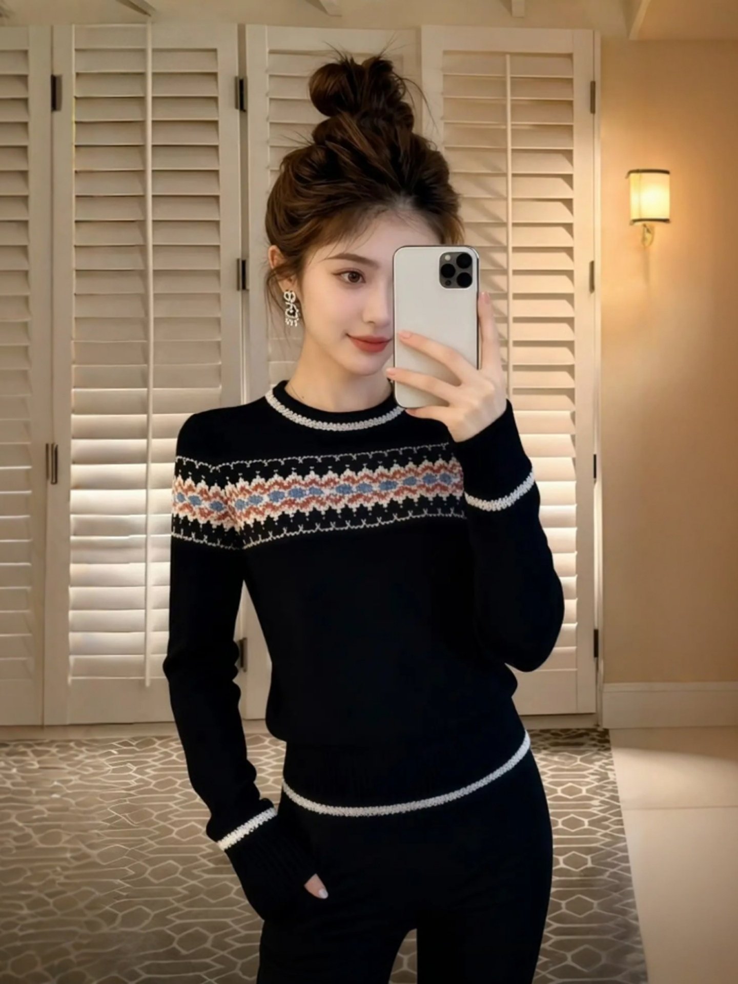 Unique Design Bla Knitted Swea - Embroidery Unique Design のレビューと価格