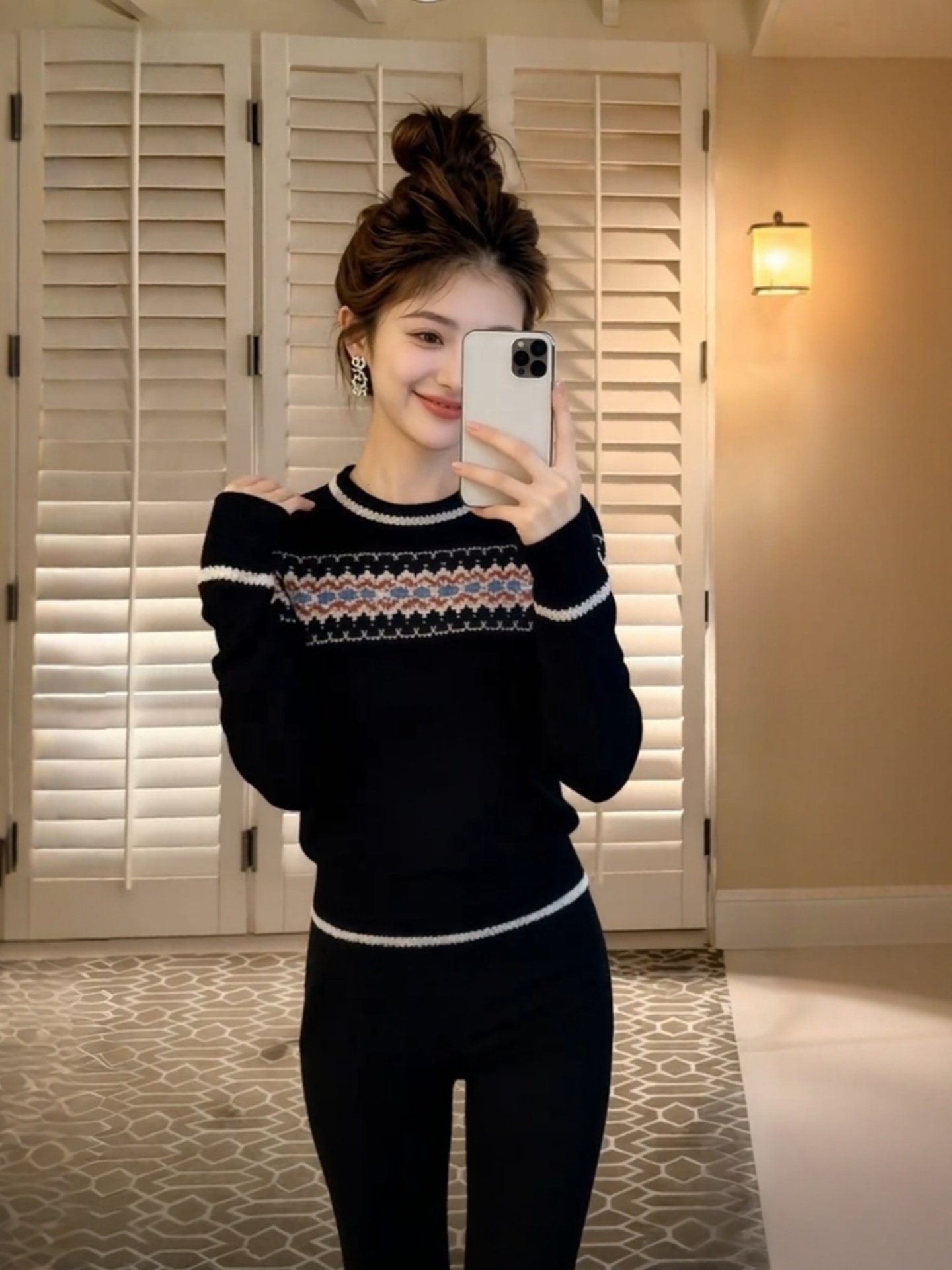 Unique Design Bla Knitted Swea - Embroidery Unique Design のレビューと価格