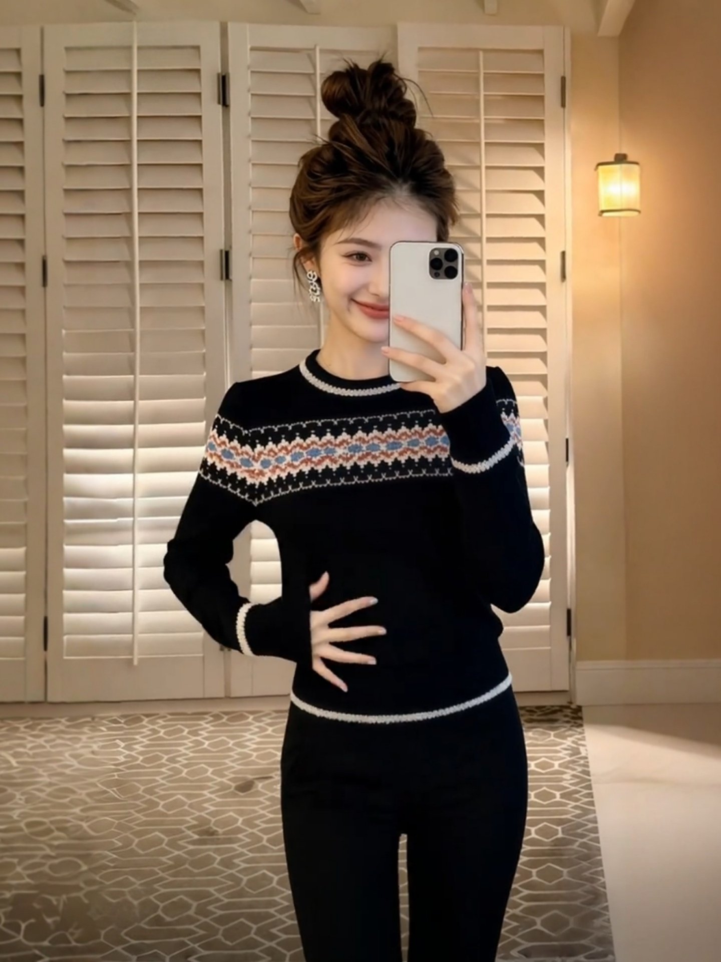 Unique Design Bla Knitted Swea - Embroidery Unique Design のレビューと価格