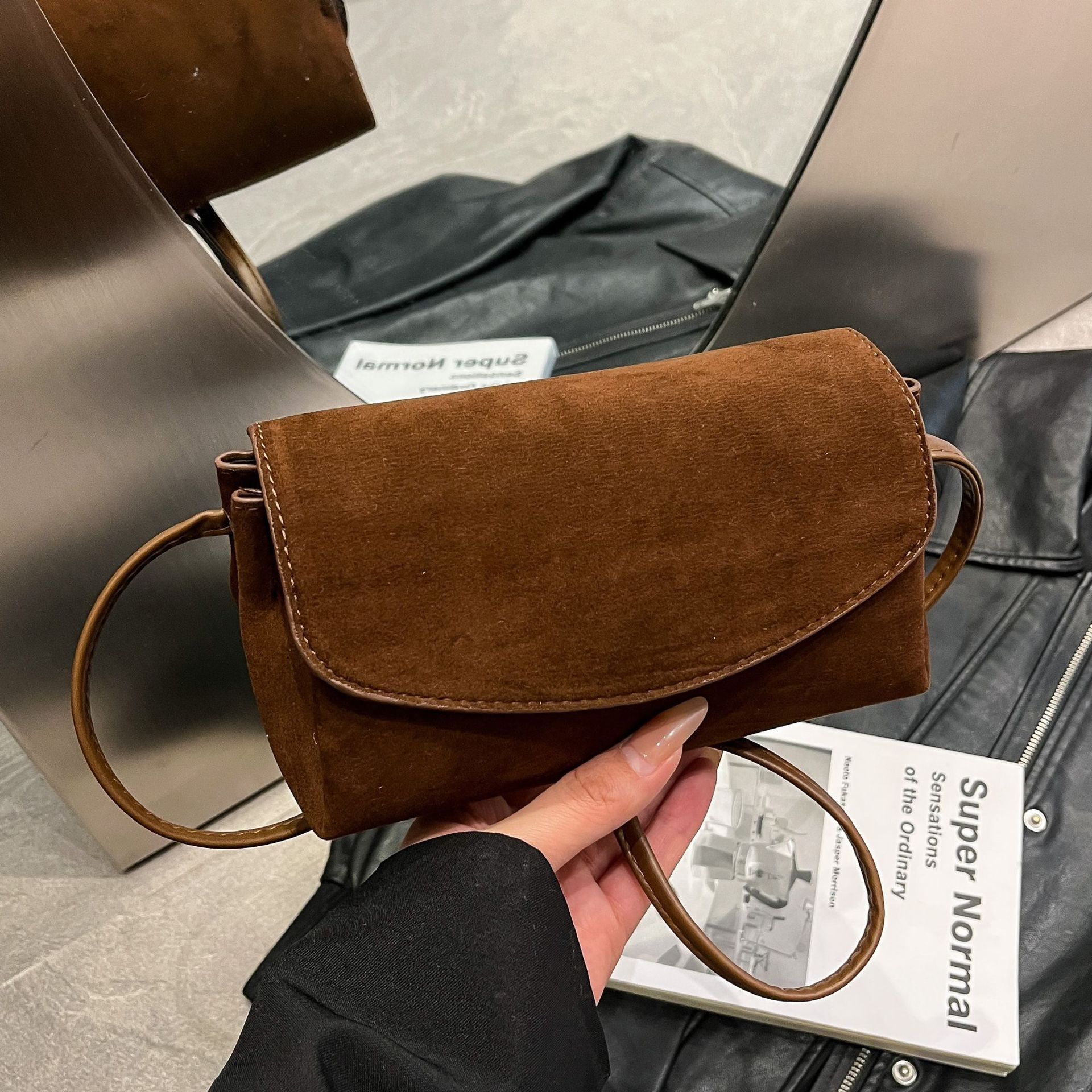 New Winter Crossbody Bag Women - Embroidery Texture のレビューと価格